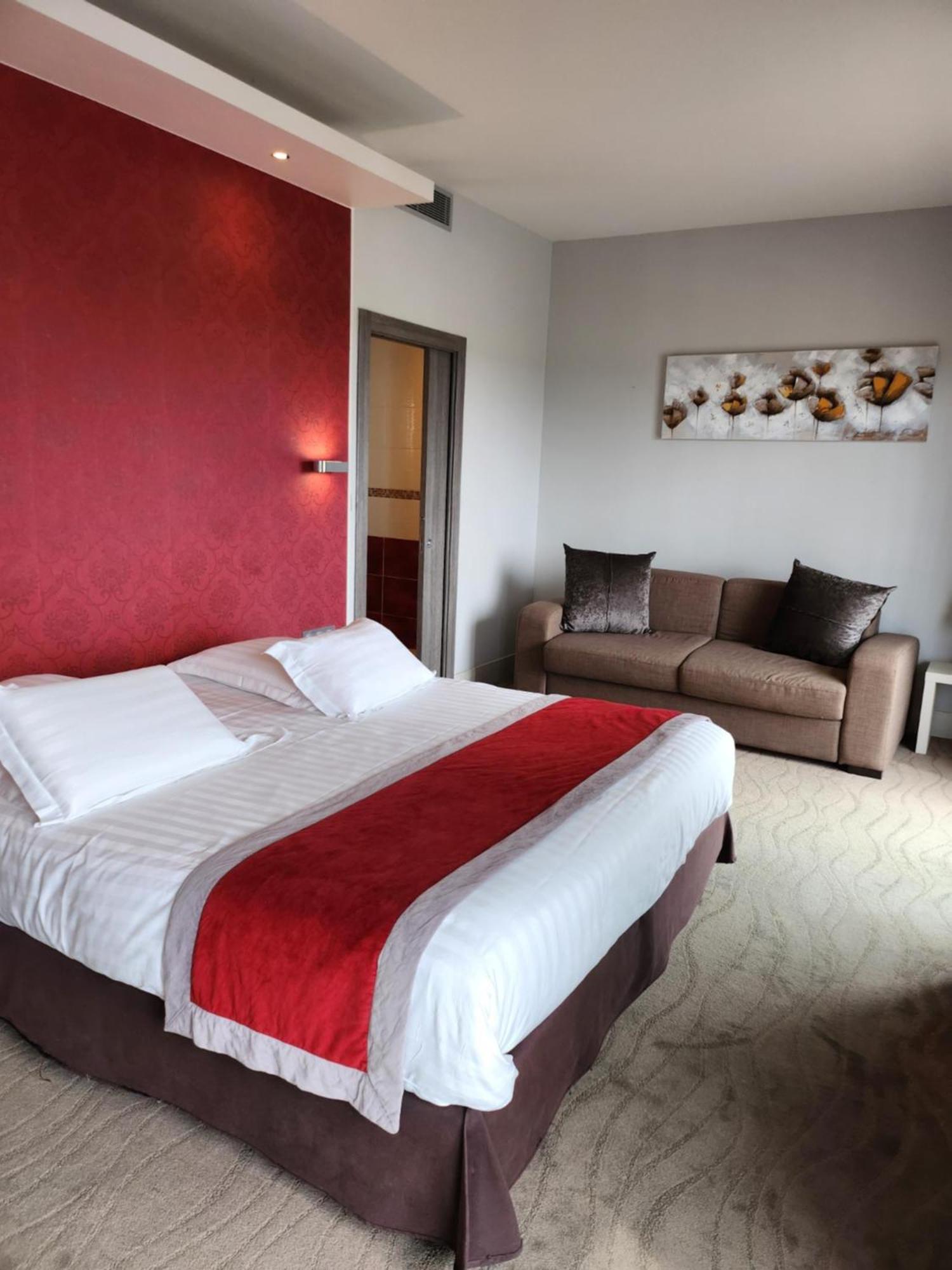 Kyriad Prestige Lyon Est - Saint Priest Eurexpo Hotel And Spa Dış mekan fotoğraf